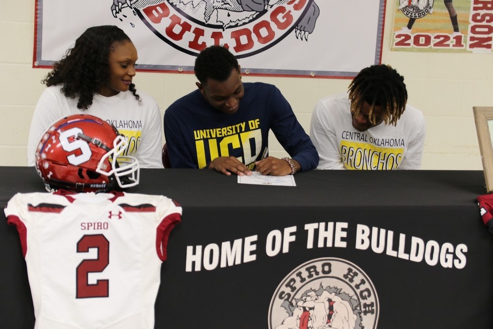 ROBERSON SIGNS WITH UCO